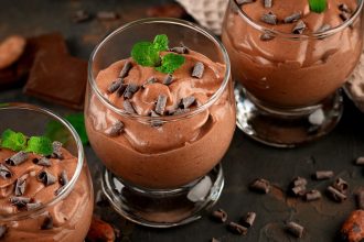 Νηστίσιμη σοκολατένια μους με χουρμάδες