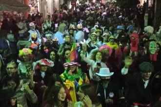 Ένωση Συλλόγων Γονέων Αιγιαλείας: «Απογειώνει» το κέφι με τη «Νυχτερινή Ποδαράτη» και Live στα Ψηλαλώνια