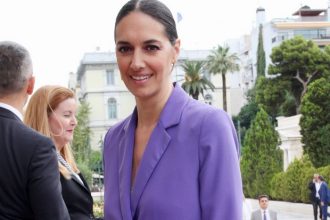 Νόνη Δούνια για τη λιποθυμία της στη βουλή: «Ήταν ένα καμπανάκι που μου χτύπησε»