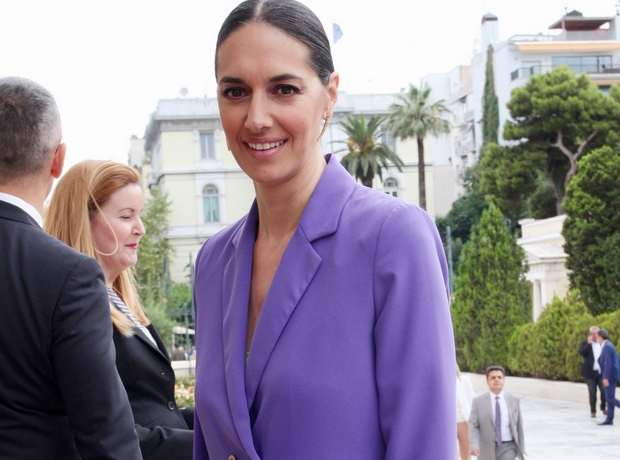 Νόνη Δούνια για τη λιποθυμία της στη βουλή: «Ήταν ένα καμπανάκι που μου χτύπησε»