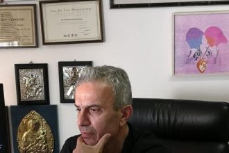 Θα πολιτευτεί ο καθηγητής Καρδιολογίας Περικής Νταβλούρος;