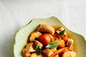 Ντακάκια με γαρίδες σαγανάκι