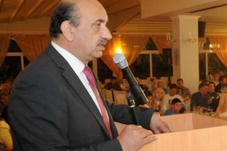 Οδηγούν τη χώρα στον όλεθρο και μια ολόκληρη κοινωνία στο εκτελεστικό απόσπασμα