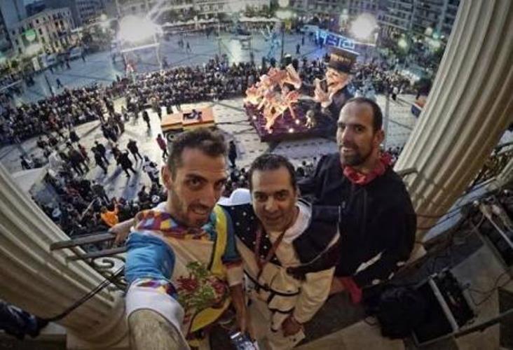 Live η παρέλαση του Πατρινού Καρναβαλιού από το ... στέκι των ντι τζέις!