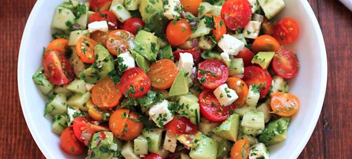 Χωριάτικη με αβοκάντο