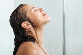 Γιατί πρέπει να κάνετε ντους με κρύο νερό