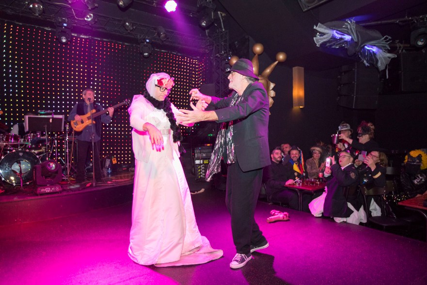 Πατρινό Καρναβάλι 2018: Γαμήλιο γλέντι για την Κουλουρού με του Charms στο 2ο Μπουρμπούλι - ΦΩΤΟ