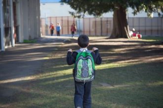 Παιδί: Τι κάνουμε αν δεν έχει παρέα στο σχολείο