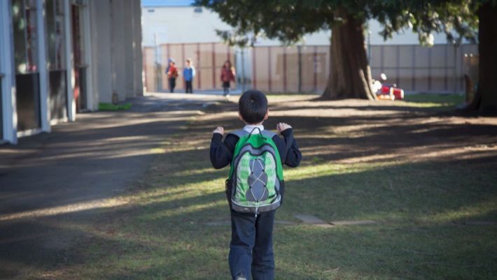 Παιδί: Τι κάνουμε αν δεν έχει παρέα στο σχολείο