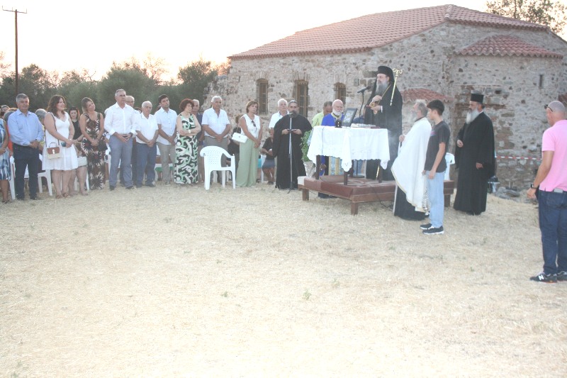 Πλήθος πιστών στην καθιερωμένη Αρχιερατική Ιερά Παράκληση στον Βυζαντινό Ναό Κοιμήσεως της Θεοτόκου στη Μέντζενα (ΦΩΤΟ)