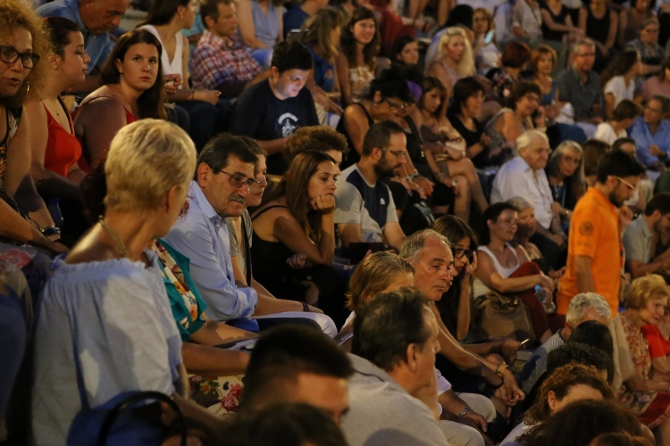 Πάτρα: Γιατί δεν βλέπουμε ποτέ τον δήμαρχο στις πρώτες θέσεις του Αρχαίου Ωδείου - ΦΩΤΟ