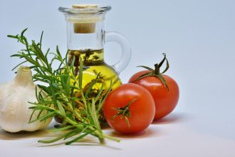 Ποια τρόφιμα είναι «υγιεινά» σύμφωνα με τις νέες κατευθυντήριες γραμμές του FDA