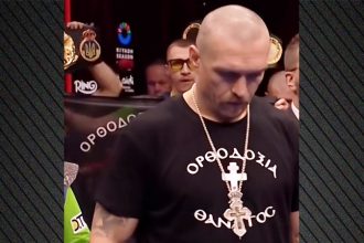 Ολεκσάντρ Ούσικ: Ποιος είναι ο Ουκρανός πυγμάχος που εμφανίστηκε με μπλούζα «Ορθοδοξία ή Θάνατος» στη Σαουδική Αραβία