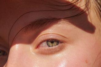 Ελαιόλαδο: Προλαμβάνει όντως την πρώιμη γήρανση; – Πώς θα το εφαρμόσετε σωστά;