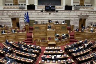 Υπερψηφίζει τον προϋπολογισμό 2025 και ο ανεξάρτητος βουλευτής Γιώργος Ασπιώτης