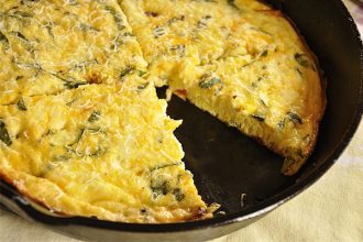 Ομελέτα φούρνου με πιπεριές και γαλοπούλα