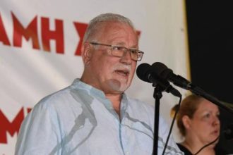 Η Δημοτική Αρχή της Πάτρας, η δράση της και η αντιμετώπιση φυτών, κριτικών, των ζιζανίων και των φιδιών της κεντρικής πλατείας,