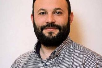 Ο Νίκος Μοίραλης για Βασίλη Αϊβαλή: Εύχομαι να αφήσεις την σφραγίδα σου στην πόλη