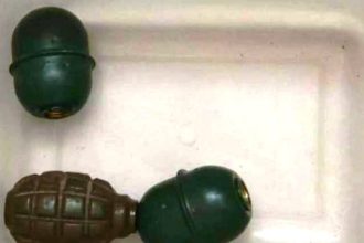 Χειροβομβίδες, όπλα και εκρηκτικά βρέθηκαν στην αποθήκη «γιάφκα», στο Παγκράτι - ΦΩΤΟ