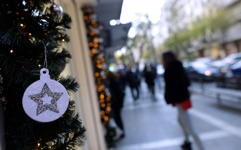 Πάτρα: Ανοικτή αύριο Κυριακή η αγορά - Δείτε το εορταστικό ωράριο