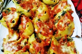 Κοχύλια γεμιστά με σπανάκι και τυριά