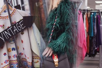 Πώς να παραμείνετε ασφαλείς όταν αγοράζετε μεταχειρισμένα ρούχα