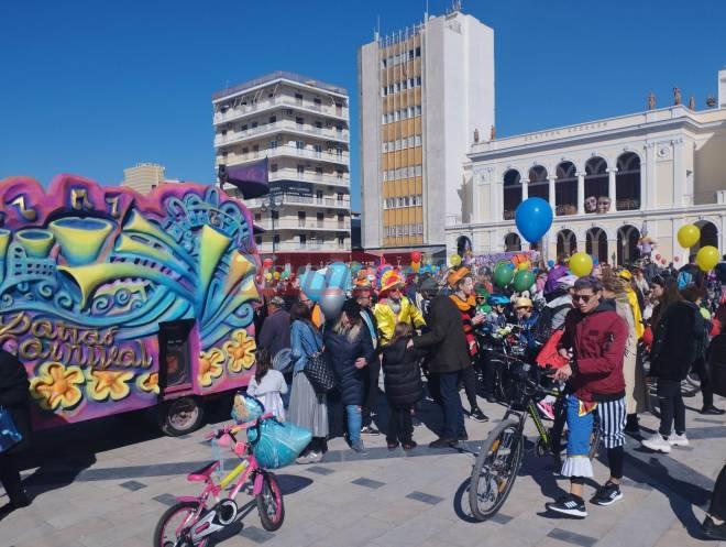 Χρώμα και ζωντάνια σκόρπισαν οι καρναβαλο-ποδηλάτες στο κέντρο της Πάτρας (ΦΩΤΟ & ΒΙΝΤΕΟ)