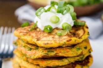 Τηγανίτες με πράσο και κρεμμύδι