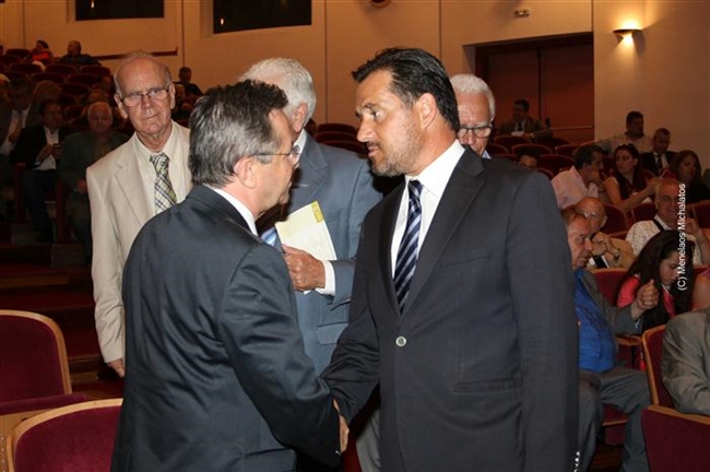 Άδωνις σε Φωτήλα: Όπως είδες άφησα κι εγώ μούσι...