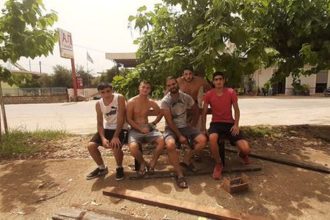 Αχαΐα: Ο σύλλογος που επισκεύασε τα παγκάκια του χωριού!