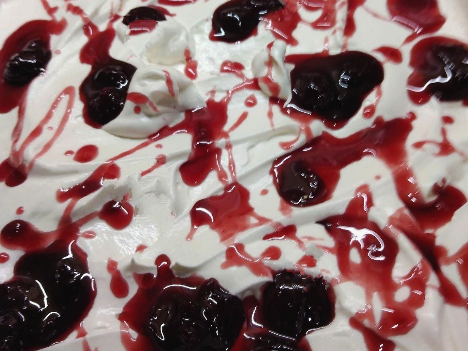 Παγωτό γιαούρτι με βύσσινο