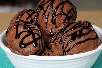Συνταγή για παγωτό παρφέ σοκολάτα με λίγα λιπαρά!