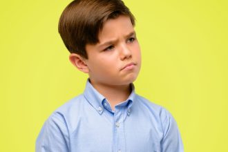 Πώς να καταλάβετε εάν το παιδί σας κινδυνεύει από ψυχική νόσο - Το σημάδι στο γέλιο του