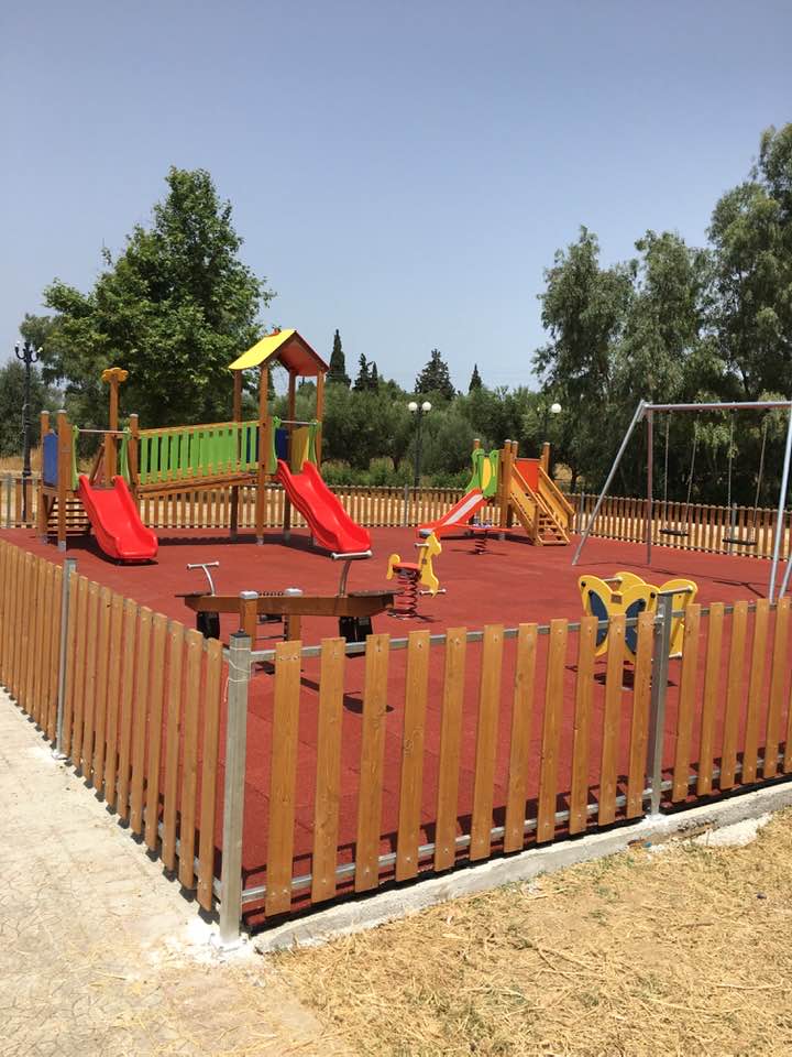 Αχαΐα - Απίστευτο: Τέσσερις δήμαρχοι πέρασαν, για να γίνει μία παιδική χαρά!