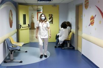 Καμπανάκι ΕΟΔΥ: «Σαρώνει» ο κοκκύτης - 230 κρούσματα έως τον Μάιο από μόλις 9 πέρυσι