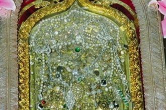 Παναγία της Τήνου: Δείτε τη μοναδική εικόνα πίσω από τα τάματα