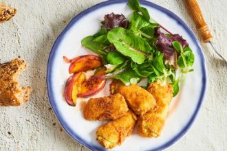 Παναρισμένα ρολά κολοκυθιού γεμιστά με τυριά και μυρωδικά