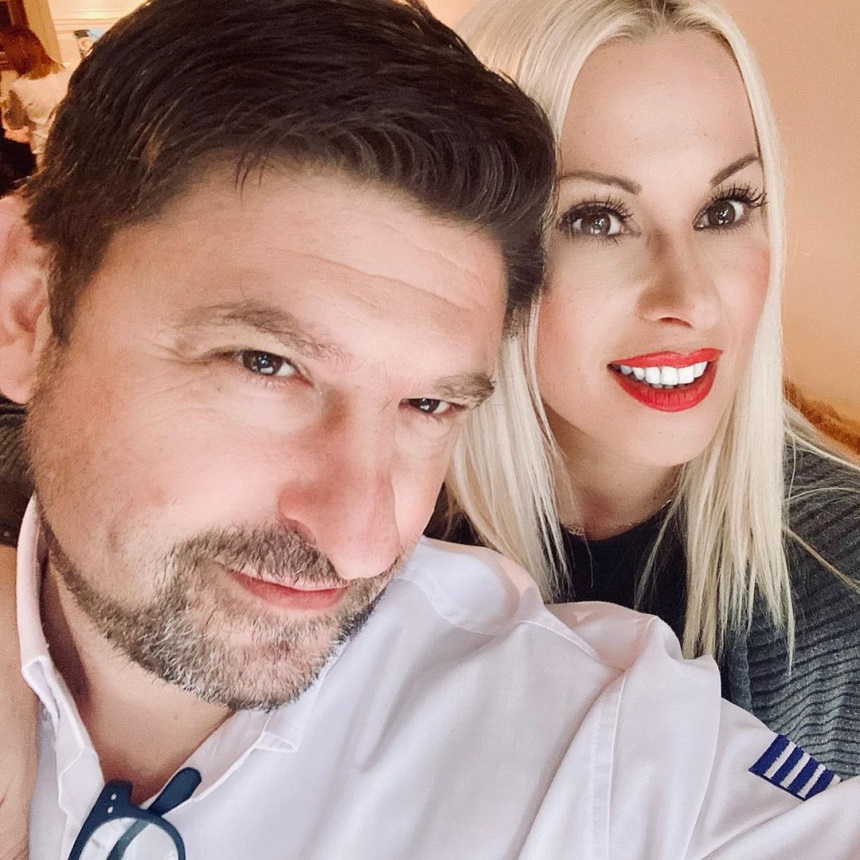 Νίκος Χαρδαλιάς: Πώς του ευχήθηκε για τη γιορτή του η γοητευτική σύζυγός του