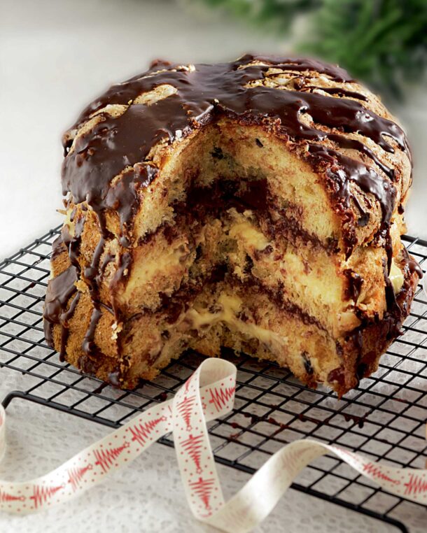 Πανετόνε σε στρώσεις με έτοιμη κρέμα βανίλια