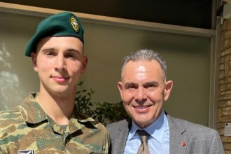 Πάνος Καμμένος: Η φωτογραφία με τον καταδρομέα γιο του