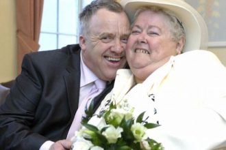 Χώρισε τη γυναίκα του και παντρεύτηκε την πεθερά του!