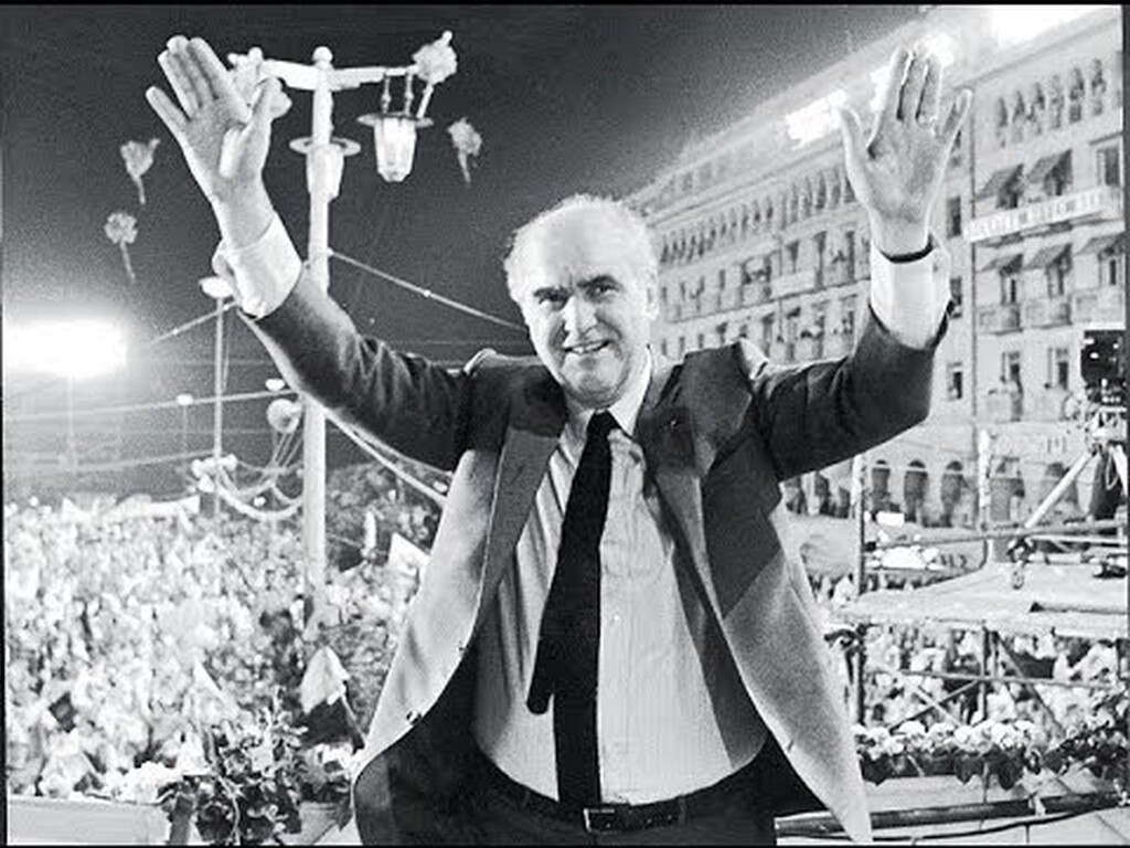 Carmira Burana: Το μουσικό έργο – σταθμός που είχε επιλέξει ο Ανδρέας Παπανδρέου για να ανοίγει τις συγκεντρώσεις του