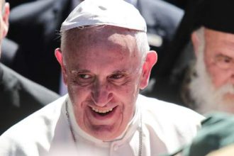 Γκάφα της ΕΡΤ: Έκανε «retweet» από... τρολ λογαριασμό για τον Πάπα!