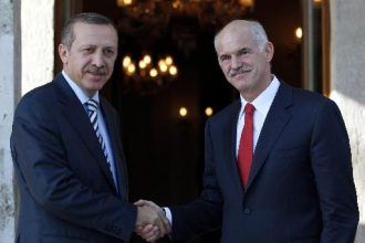 Μια ματιά στην ιστορία: Όταν ο Γιώργος Παπανδρέου "τα έψαλε" on camera στον Ερντογάν