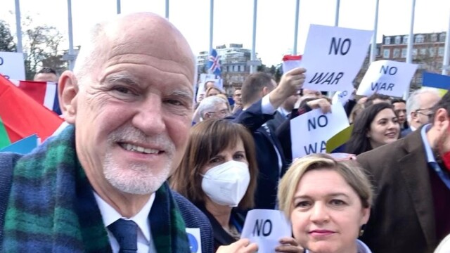 Ο Γ. Παπανδρέου διαδήλωσε στο Στρασβούργο κατά του πολέμου στην Ουκρανία ΦΩΤΟ