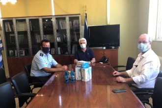 Δυτική Αχαΐα: Αντισηπτικά και μάσκες από το Δήμαρχο στο Αστυνομικό Τμήμα
