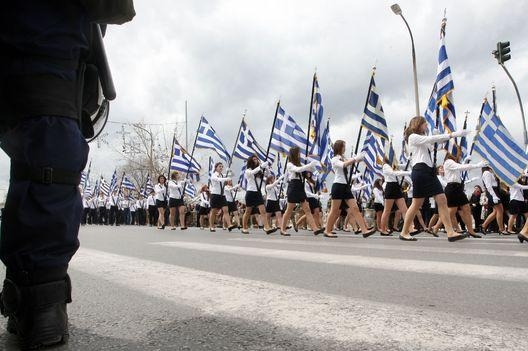Δείτε τη δασκάλα που εντυπωσίασε στη μαθητική παρέλαση - ΦΩΤΟΓΡΑΦΙΑ