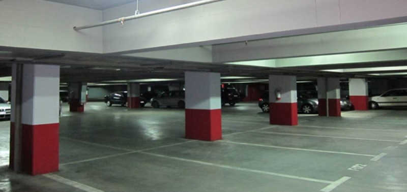 Πάτρα: Ο οδηγός έκλεισε...χαλαρά το πάρκινγκ της Γεροκωστοπούλου