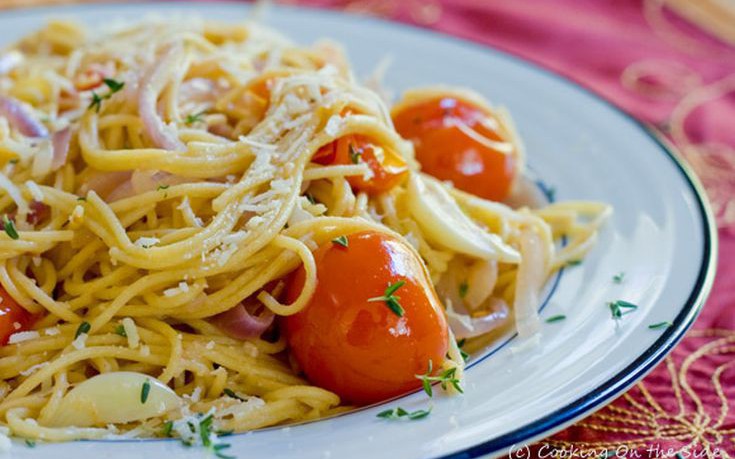 Μακαρονάδα με ντοματίνια και σκόρδο