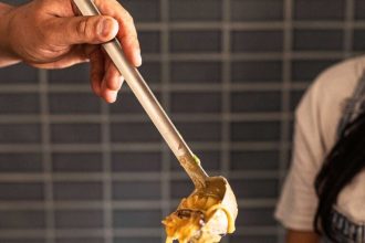 Ζυμαρικά με πατάτες και τυρί πρόβολα